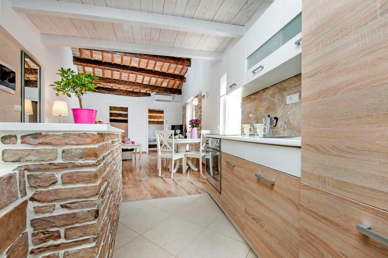 Apartment Casa Alek Ровінь Екстер'єр фото