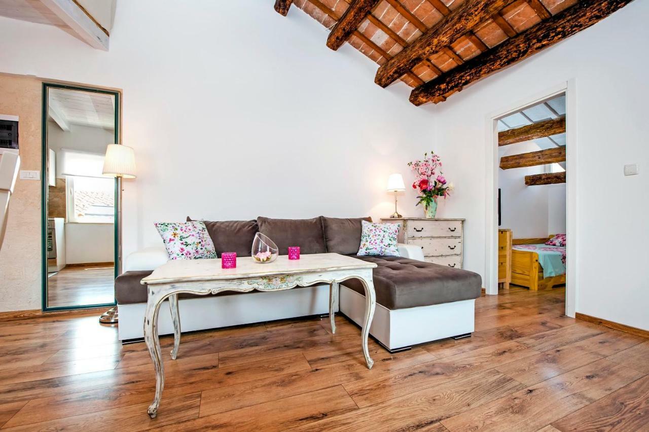 Apartment Casa Alek Ровінь Екстер'єр фото