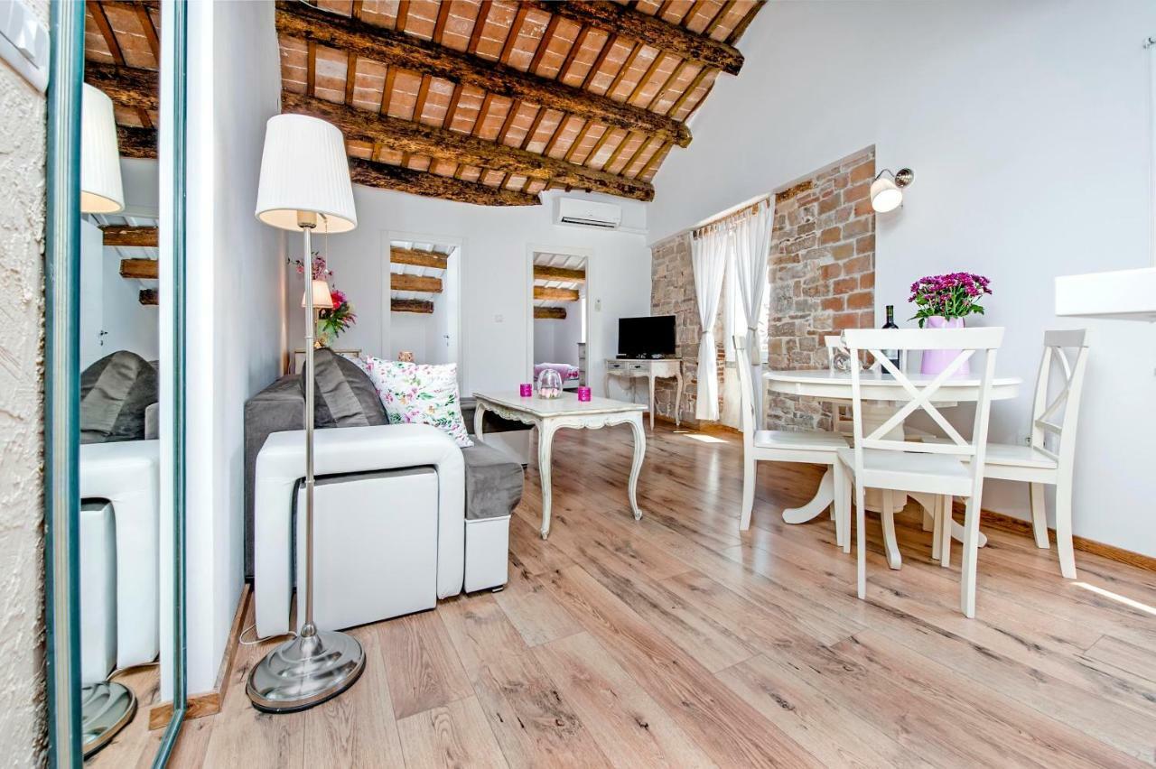 Apartment Casa Alek Ровінь Екстер'єр фото