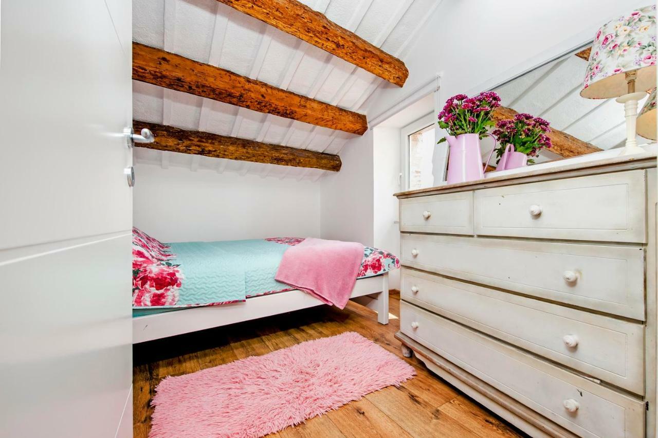 Apartment Casa Alek Ровінь Екстер'єр фото