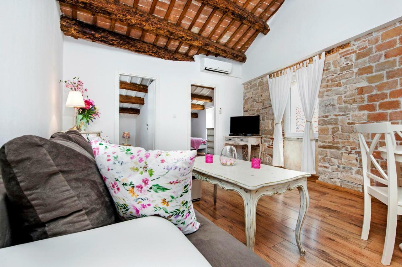 Apartment Casa Alek Ровінь Екстер'єр фото